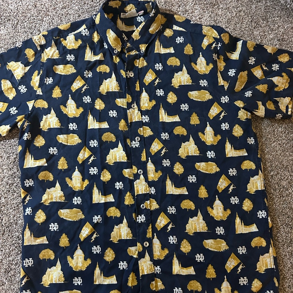 Uscape Apparel Notre Dame Men's Short-Sleeve Button-Up Shirt in Navy and Gold